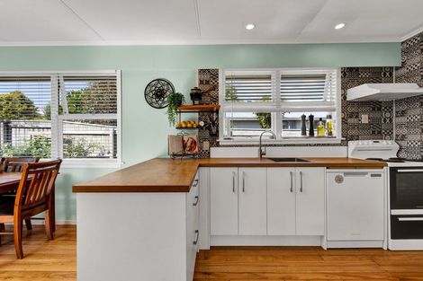 Photo of property in 28 Old South Road, Okato, 4335