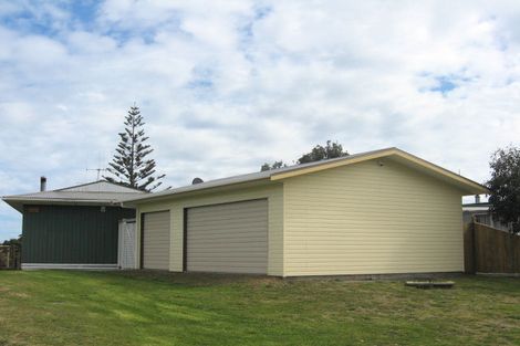 Photo of property in 147 Kahukura Avenue, Waitarere Beach, Levin, 5510