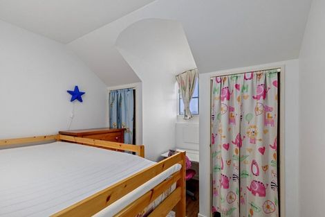 Photo of property in 1/208 East Coast Road, Forrest Hill, Auckland, 0620