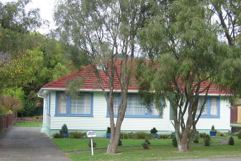 Photo of property in 5 Pinehaven Road, Pinehaven, Upper Hutt, 5019