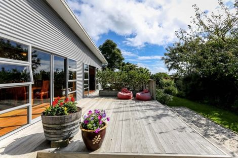 Photo of property in 130b Wairau Road, Oakura, 4314