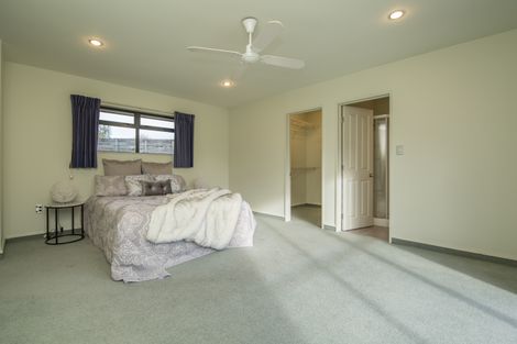 Photo of property in 3 Thicket Close, Redwood, Christchurch, 8051