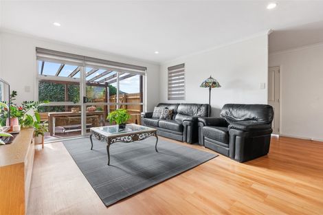 Photo of property in 15 Mt Lebanon Crescent, The Gardens, Auckland, 2105