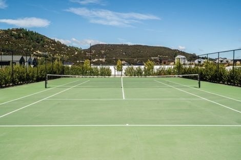 Photo of property in 17 Mount Creighton Crescent, Wanaka, 9305