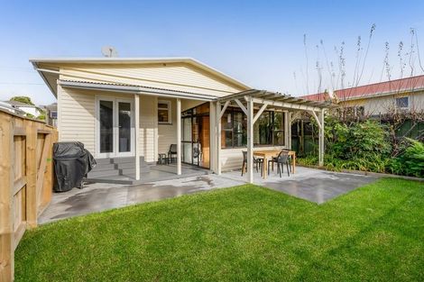 Photo of property in 42 Gaine Street, New Plymouth, 4310