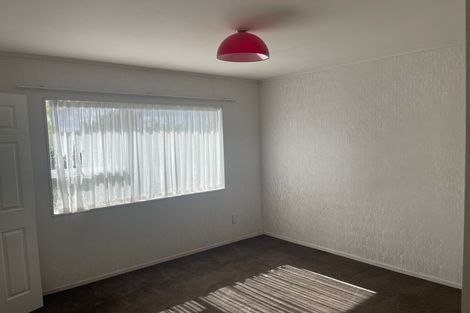 Photo of property in 2 Kerlin Crescent, West Harbour, Auckland, 0618