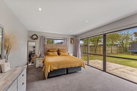 Photo of property in 21 Coates Place, Rangiora, 7400