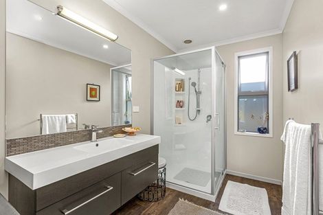 Photo of property in 2 Harakeke Place, Raglan, 3225