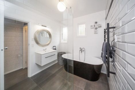 Photo of property in 15 Regan Street, Stratford, 4332