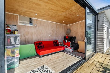 Photo of property in 52 Totara Road, Te Atatu Peninsula, Auckland, 0610