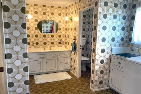 Photo of property in 320 Ocean Road, Whangamata, 3620