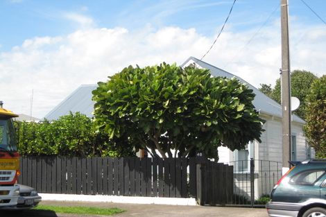 Photo of property in 48 Buller Street, New Plymouth, 4312