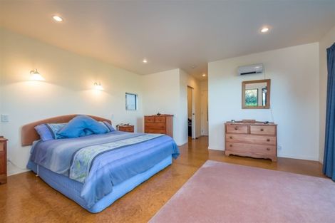 Photo of property in 100 Viewmont Drive, Harbour View, Lower Hutt, 5010