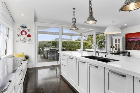 Photo of property in 35 Seaview Avenue, Northcote, Auckland, 0627