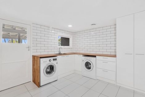 Photo of property in 1/14 Windy Ridge Road, Glenfield, Auckland, 0629