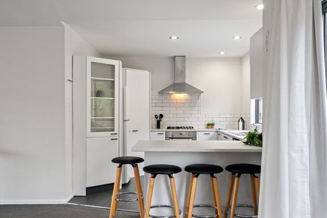 Photo of property in 7 Joseph Banks Drive, Whitby, Porirua, 5024