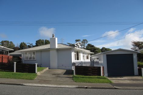 Photo of property in 47 Kenmore Street, Newlands, Wellington, 6037