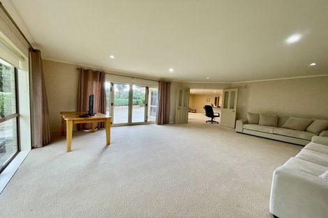 Photo of property in 11 Schopolo Place, Schnapper Rock, Auckland, 0632