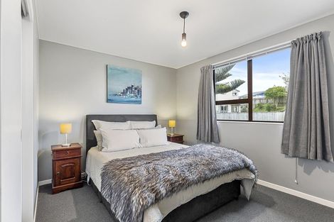 Photo of property in 4 Crown Hill, Titahi Bay, Porirua, 5022