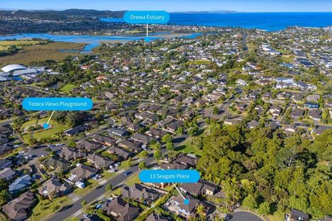 Photo of property in 13 Seagate Place, Red Beach, 0932