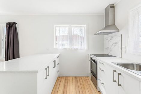 Photo of property in 16 Serjeant Street, Henderson, Auckland, 0612