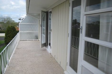 Photo of property in 1/5 Onepoto Road, Hauraki, Auckland, 0622