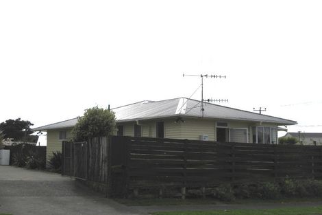 Photo of property in 2 Karyn Street, Castlecliff, Whanganui, 4501