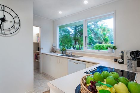 Photo of property in 1/39 View Road, Campbells Bay, Auckland, 0630