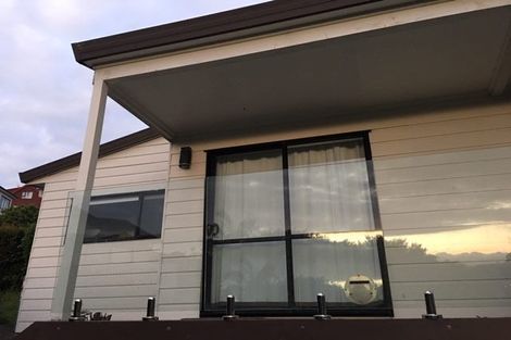 Photo of property in 15 Van Dyke Place, West Harbour, Auckland, 0618