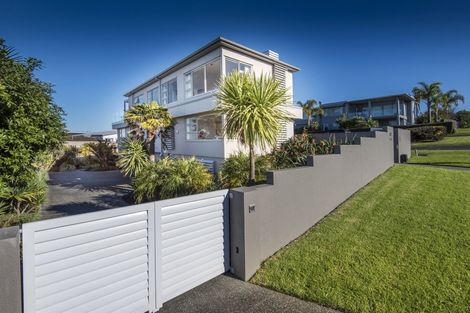 Photo of property in 62 Seaview Road, Castor Bay, Auckland, 0620