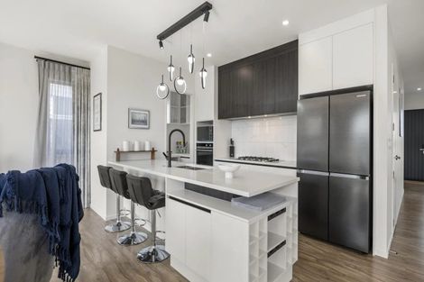 Photo of property in 11 Koiora Road, Clarks Beach, 2122