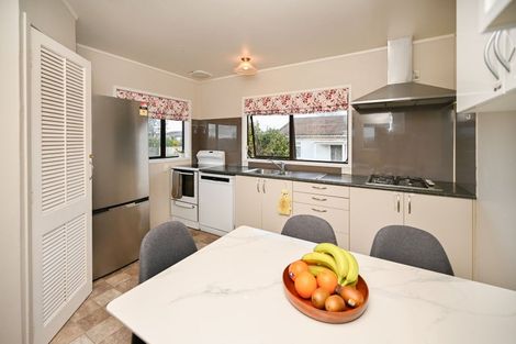 Photo of property in 1/2 Northall Road, New Lynn, Auckland, 0600
