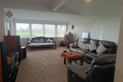 Photo of property in 105 Archibald Road, Kelston, Auckland, 0602