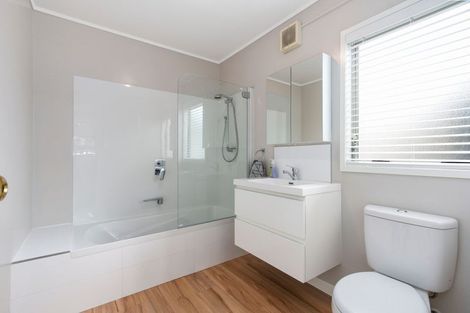 Photo of property in 13 Caspian Close, New Lynn, Auckland, 0600