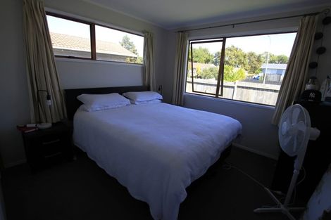 Photo of property in 15 Lisa Rise, Half Moon Bay, Auckland, 2012