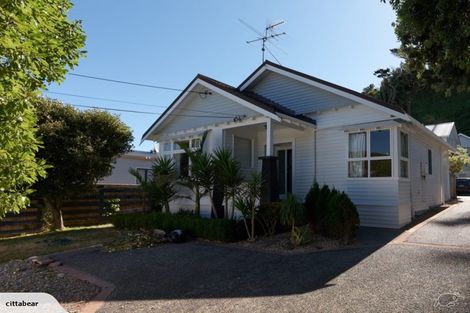 Photo of property in 40 Derwent Street, Island Bay, Wellington, 6023