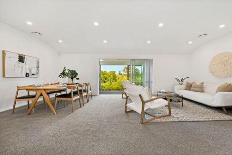 Photo of property in 21 Eric Farley Drive, Kumeu, 0810