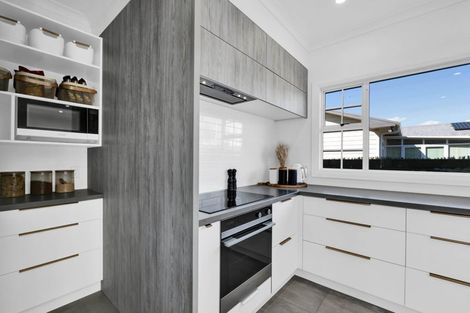 Photo of property in 11 Fantham Street, Hawera, 4610