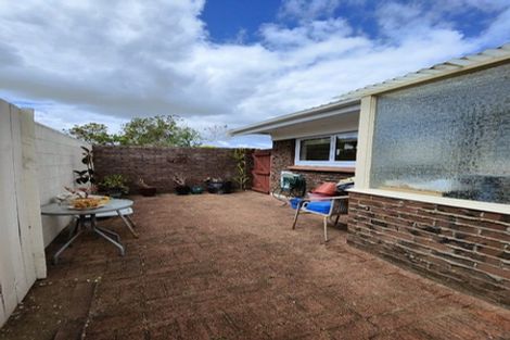Photo of property in 1/12 Booker Place, Weymouth, Auckland, 2103