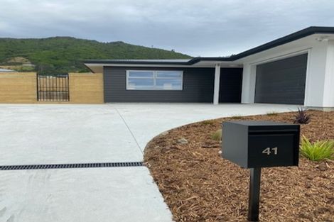 Photo of property in 41 Matenga Street, Waikanae, 5036