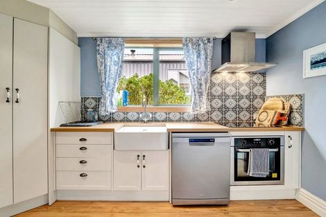 Photo of property in 42 Marion Street, Macandrew Bay, Dunedin, 9014