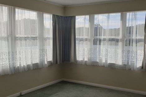 Photo of property in 10 Maher Place, Ranui, Porirua, 5024