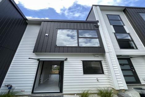 Photo of property in 2/105 Hobsonville Road, West Harbour, Auckland, 0618