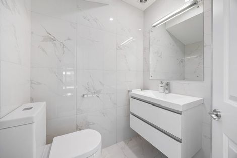 Photo of property in 8b Lupetti Rise, West Harbour, Auckland, 0618