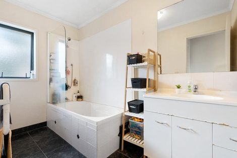 Photo of property in 9 Tussock Avenue, Mangere, Auckland, 2022