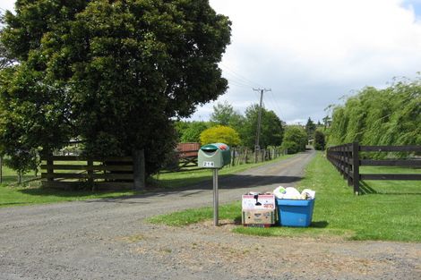 Photo of property in 214 Boord Crescent, Kumeu, 0891