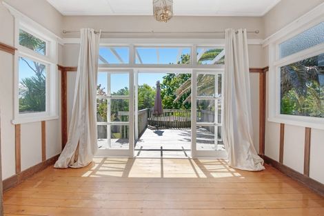Photo of property in 14 Tiri Road, Manly, Whangaparaoa, 0930