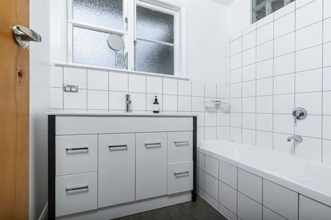 Photo of property in 15 Posa Avenue, Henderson, Auckland, 0612