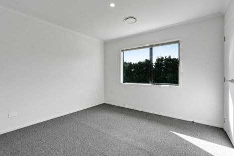 Photo of property in 31 Ninia Road, Paraite, New Plymouth, 4373
