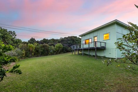 Photo of property in 8 Spray Crescent, Leigh, 0985